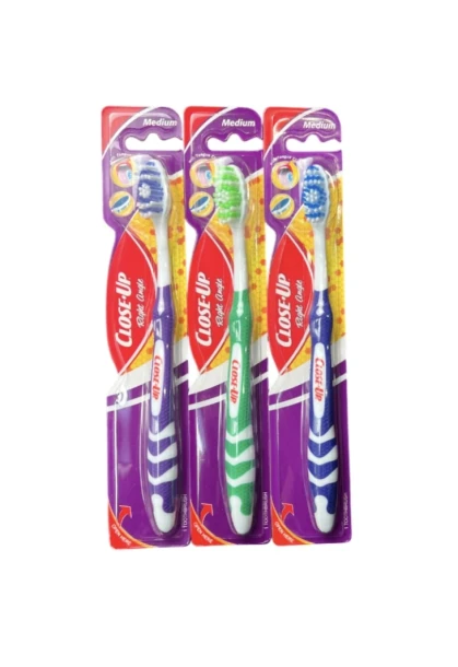 CLOSE UP TOOTHBRUSH
